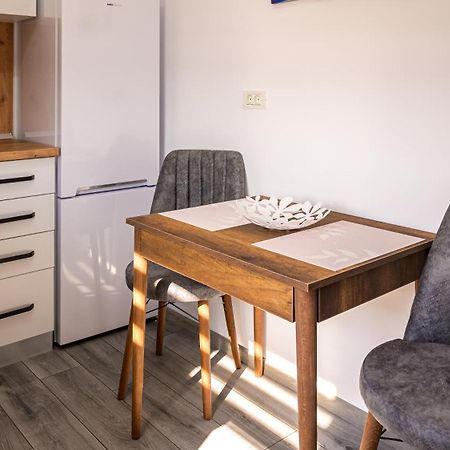 Appartement Nina House à Târgu Jiu Extérieur photo