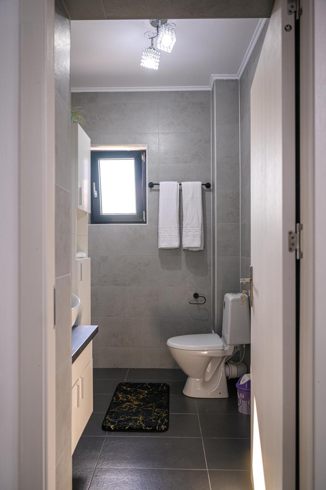 Appartement Nina House à Târgu Jiu Extérieur photo